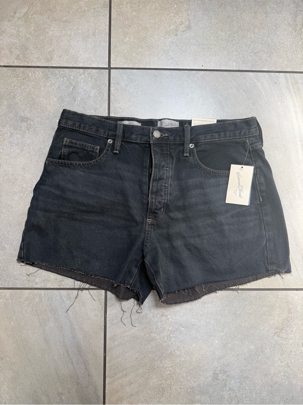 NWT Universal Thread Women's Mid Rise 90s Baggy Short Black Denim Size 10
